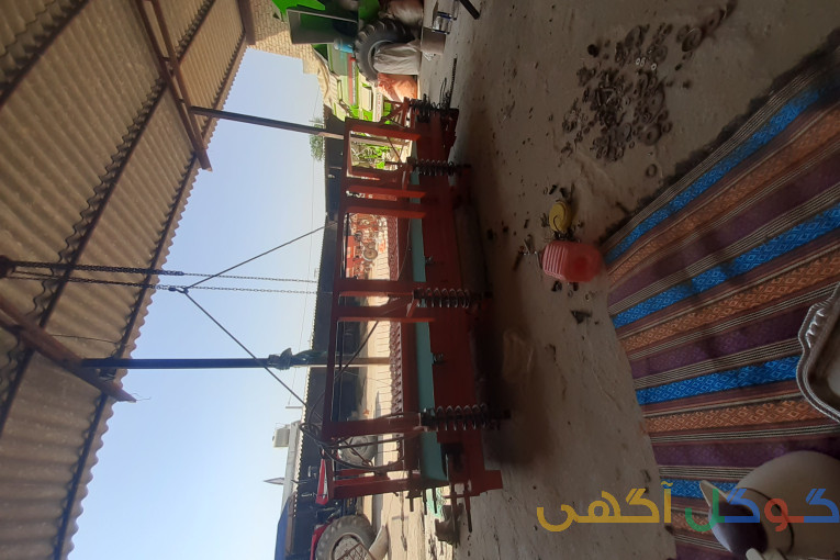 دروگر جلوی تراکتوری ماش لوبیا نخود عدس و غیره 