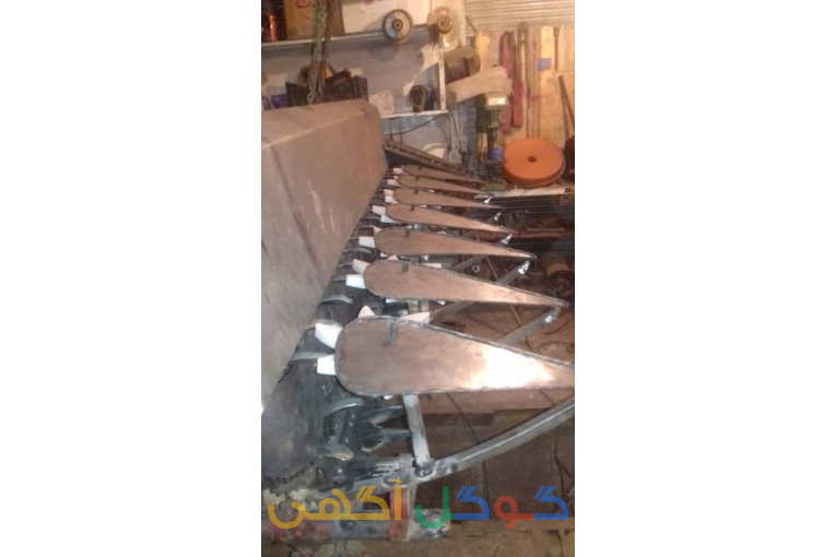 دروگر جلوی تراکتوری ماش لوبیا نخود عدس و غیره 