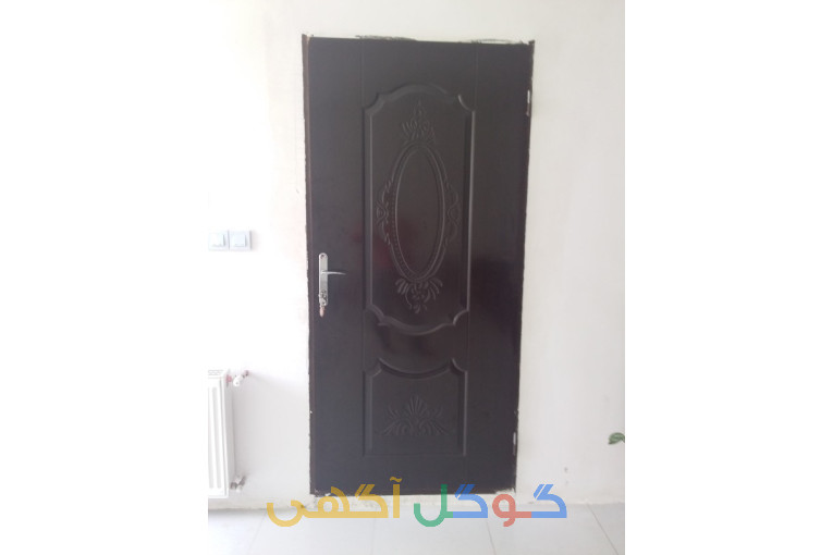 درب در حد نو به رنگ قهوه ای